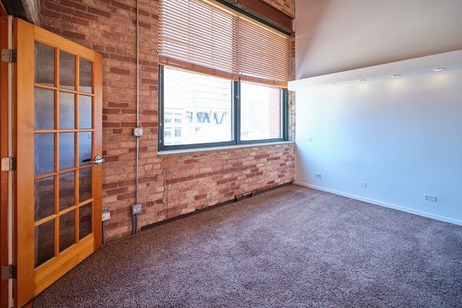 Photo of Unit 446 at 1000 W Washington Boulevard