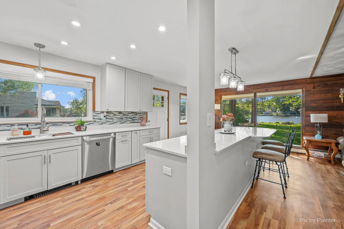 Photo of 1423 N River Road