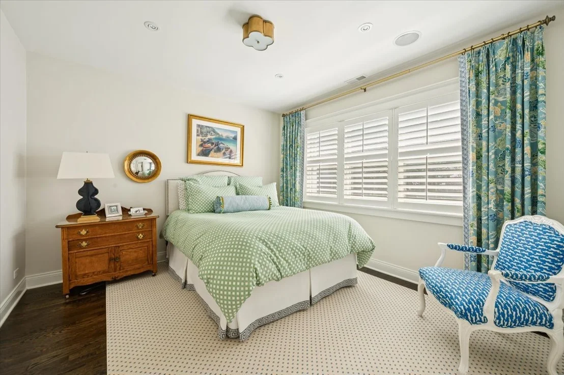 Photo of 837 W Junior Terrace