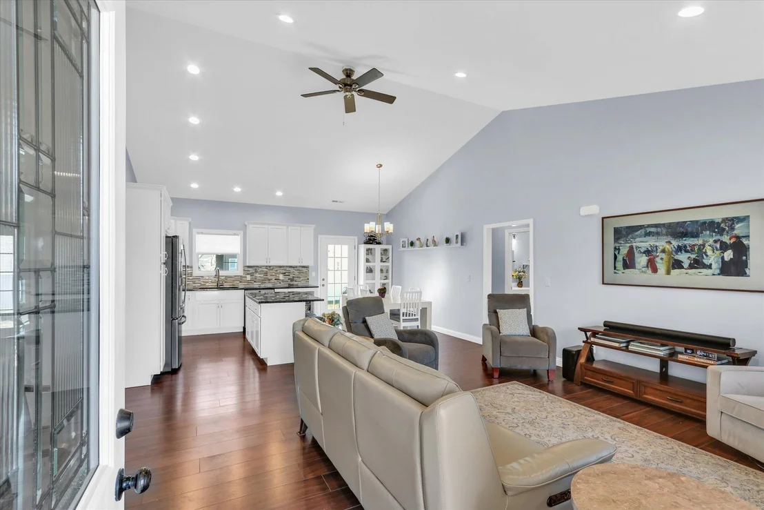 Photo of 1611 E Vernon Drive