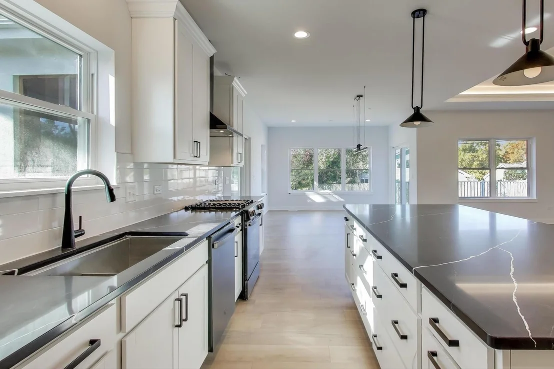Photo of 894 N Quentin Road