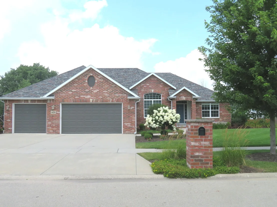 Photo of 1428 Lakeside Lane