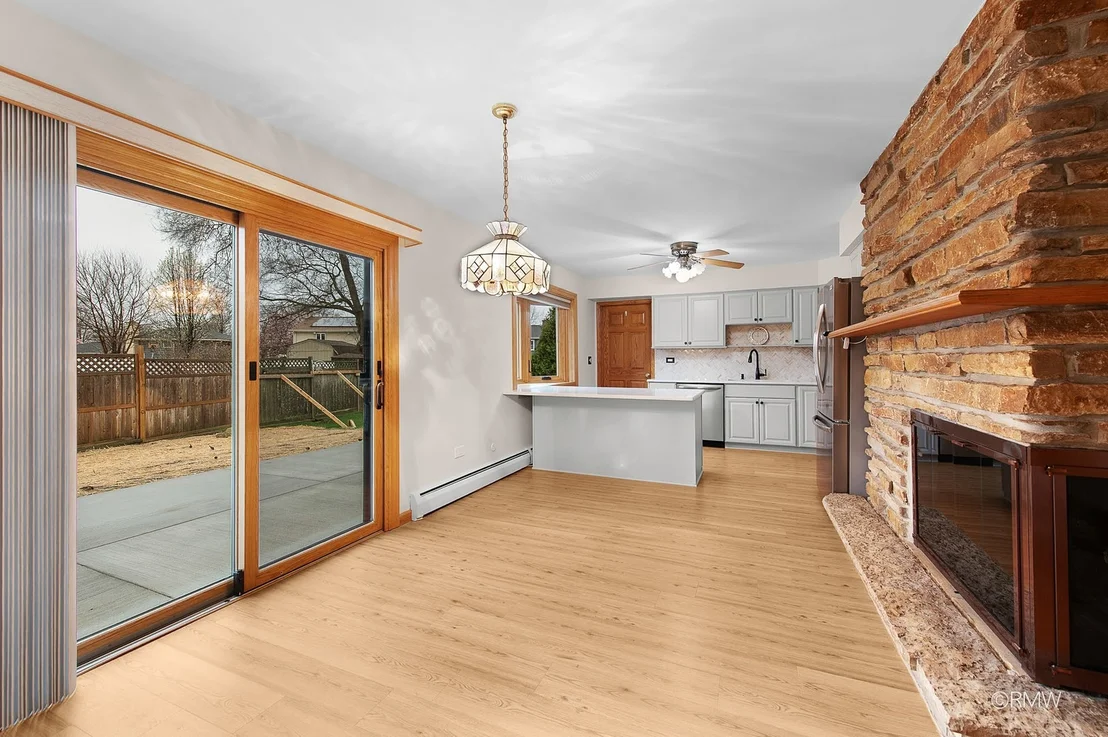 Photo of 21W301 Par Lane