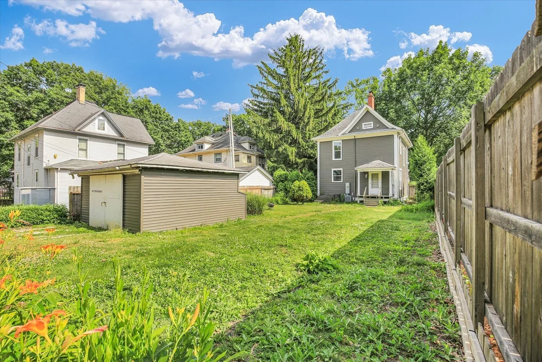 Photo of 604 W Healey Street