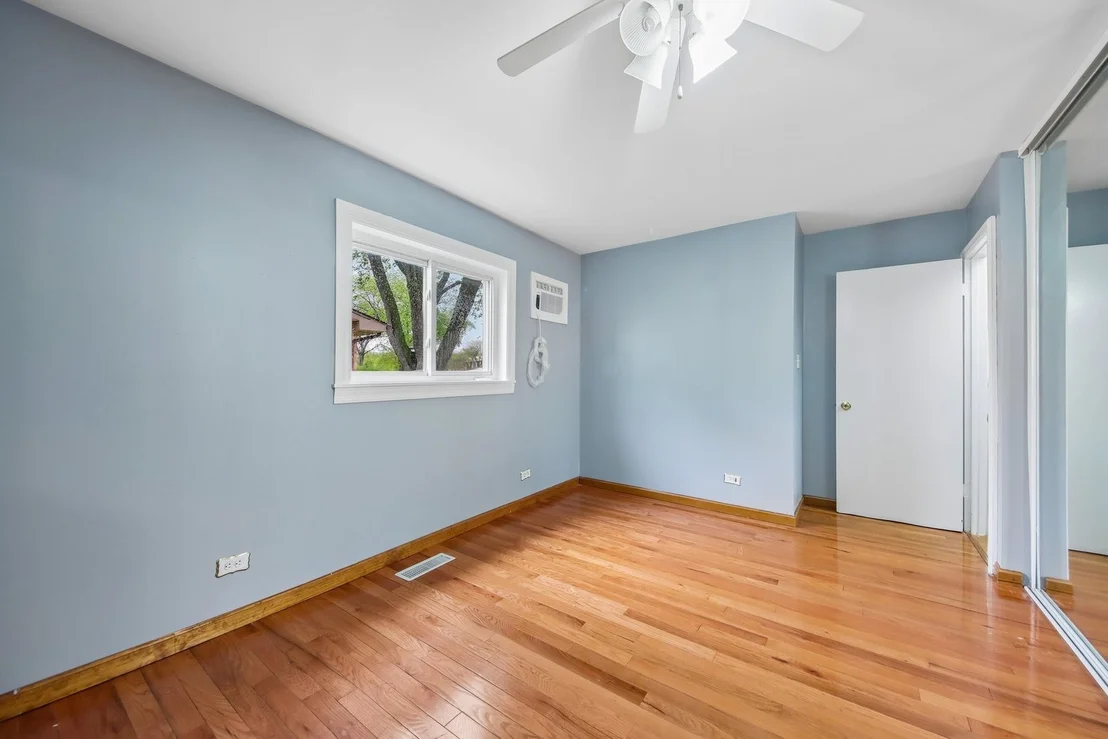 Photo of 670 Lakeview Lane