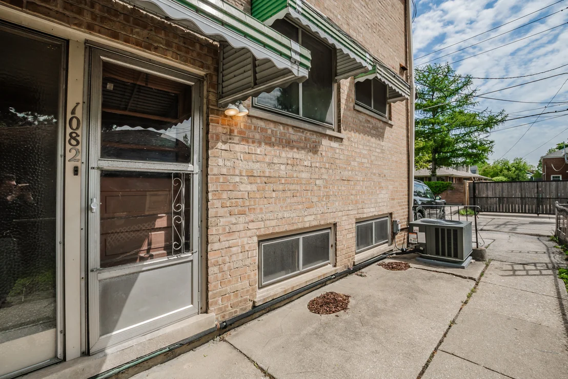 Photo of 1082 Des Plaines Avenue