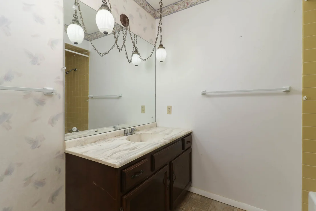 Photo of 1113 Andover Street