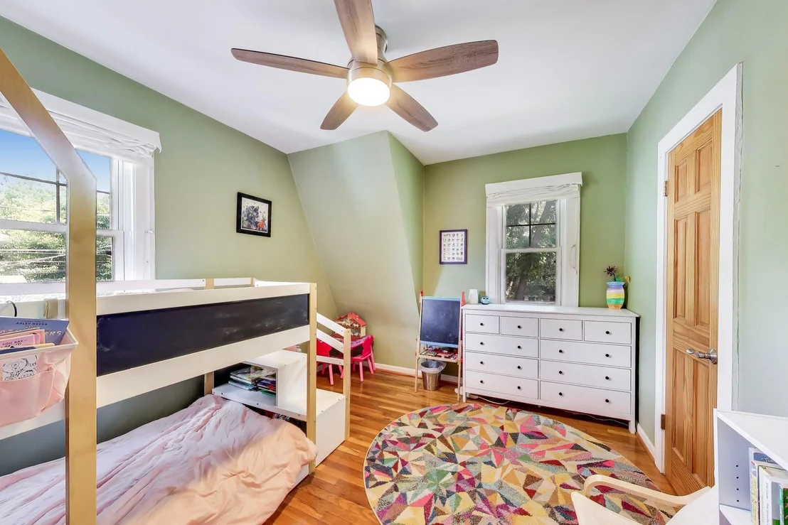 Photo of 834 Carpenter Avenue