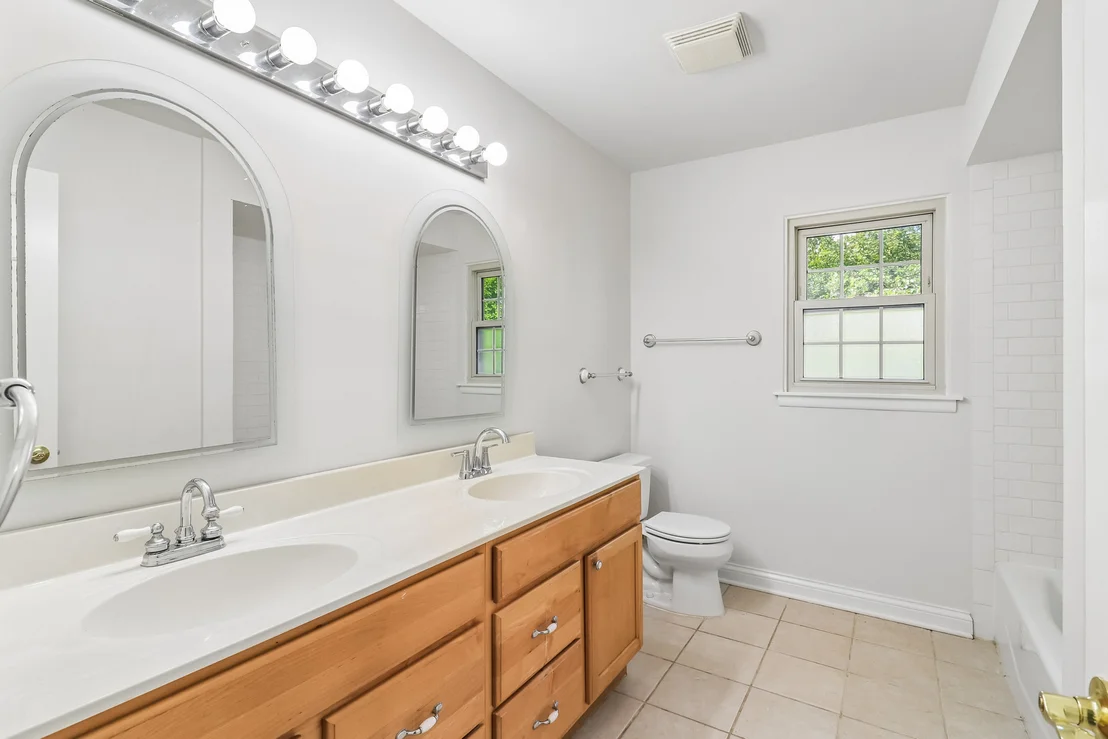 Photo of 1053 Laurel Lane