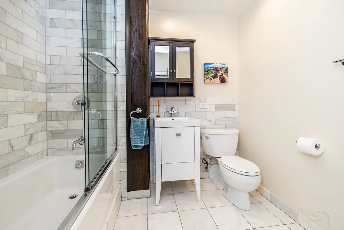 Photo of Unit 2G at 1327 W Washington Boulevard