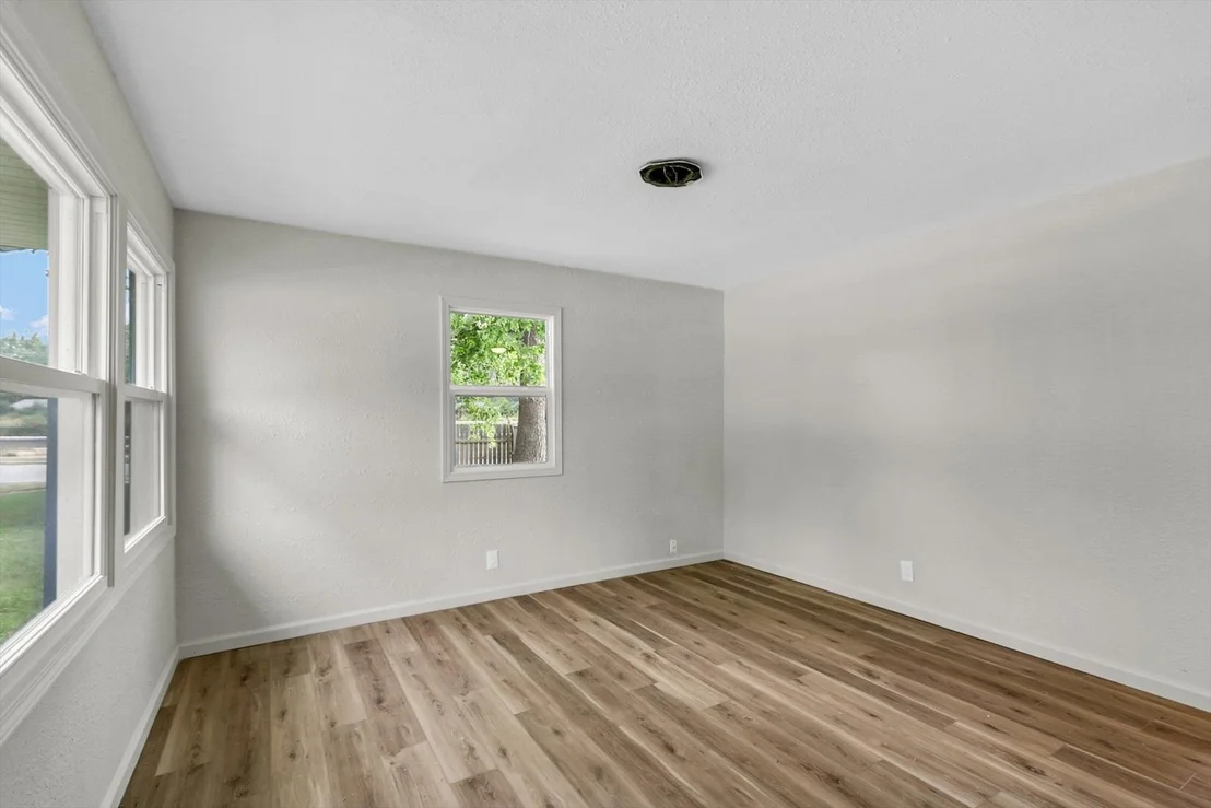 Photo of 1408 Hedge Road