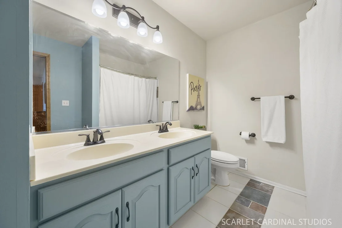 Photo of 1050 Aster Lane