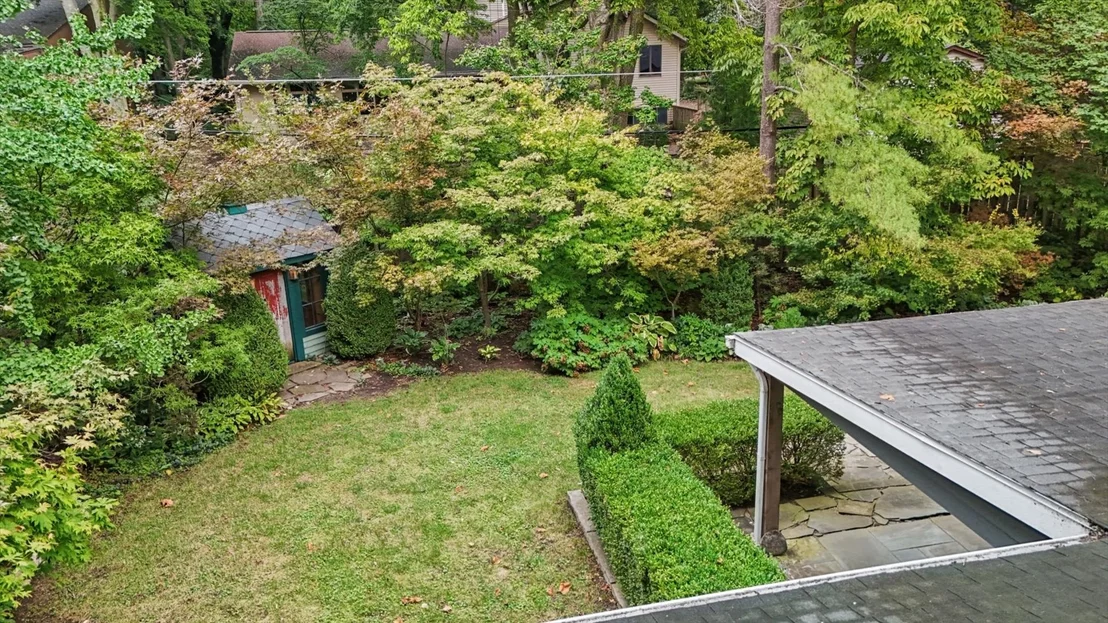 Photo of 802 La Sell Drive