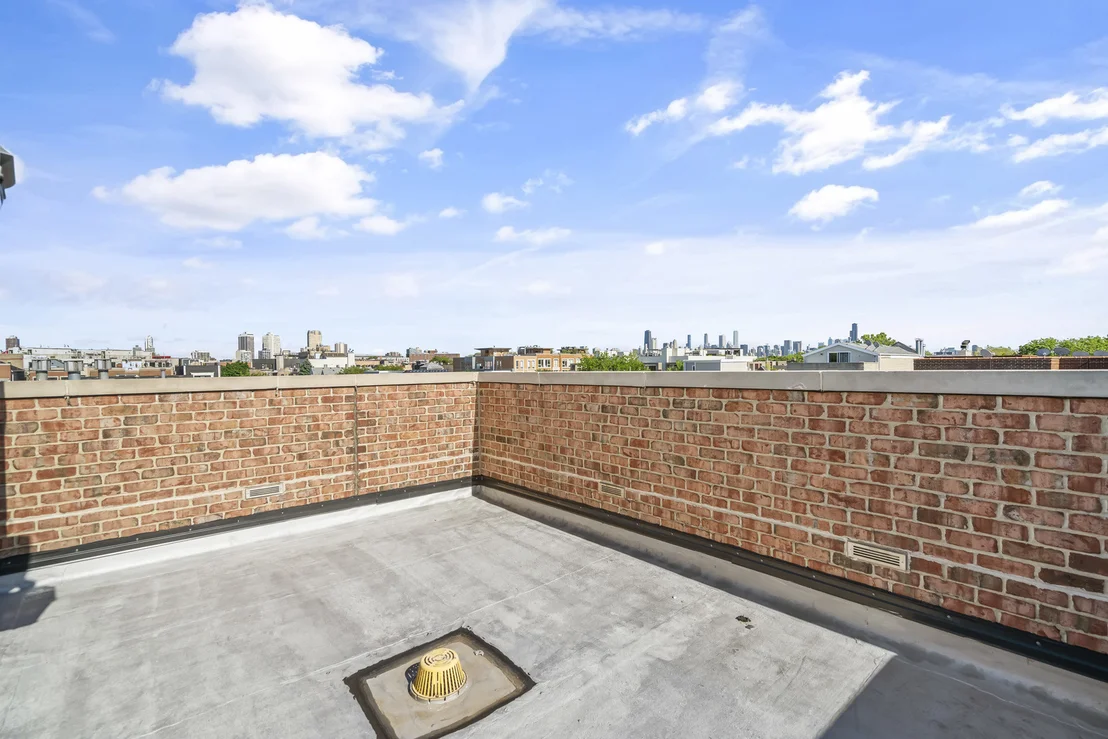 Photo of 1331 W Wolfram Street