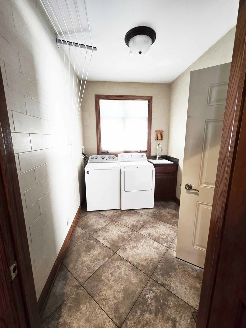 Photo of 839 Parkside Avenue N