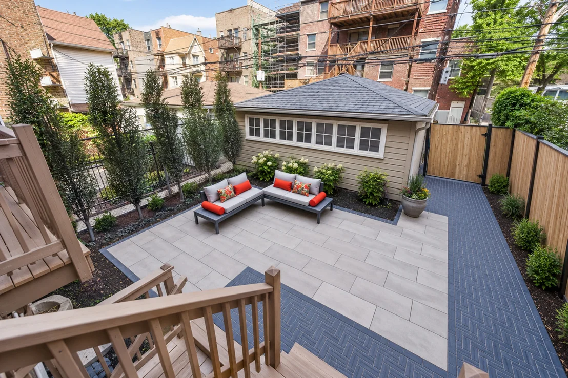 Photo of 634 W Briar Place
