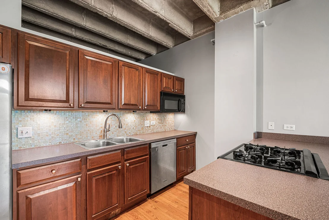 Photo of Unit 110 at 811 S Lytle Street