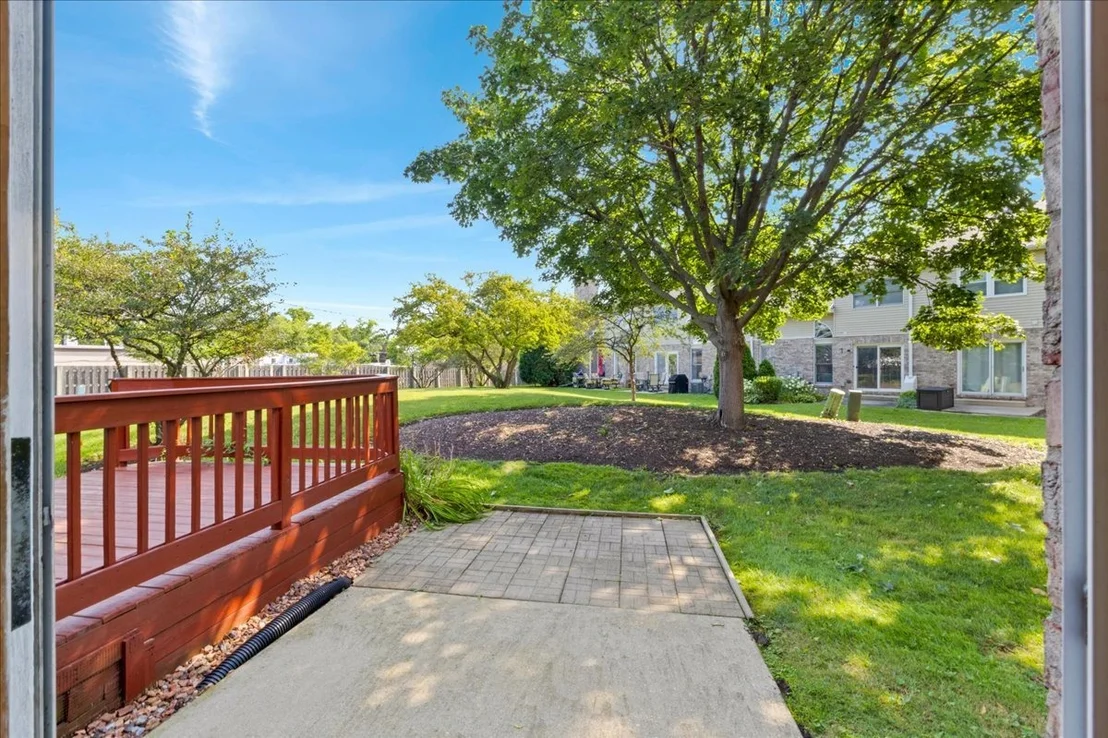 Photo of 446 S Wenbriar Square