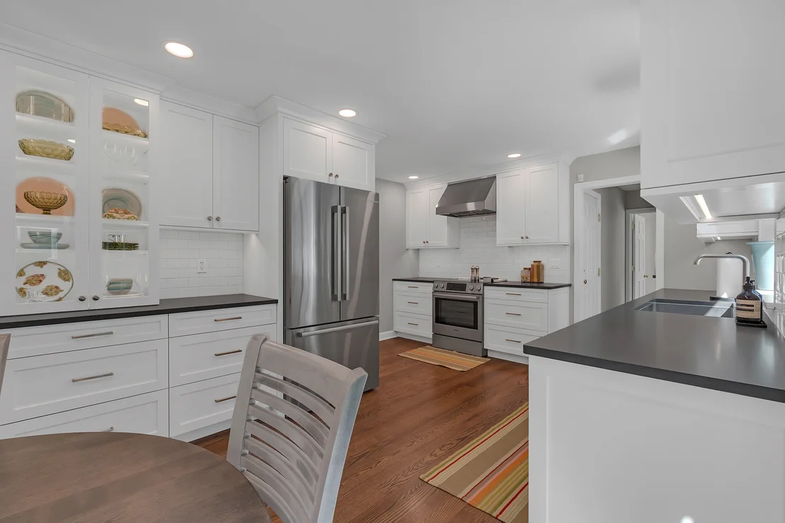 Photo of 991 Huntleigh Drive