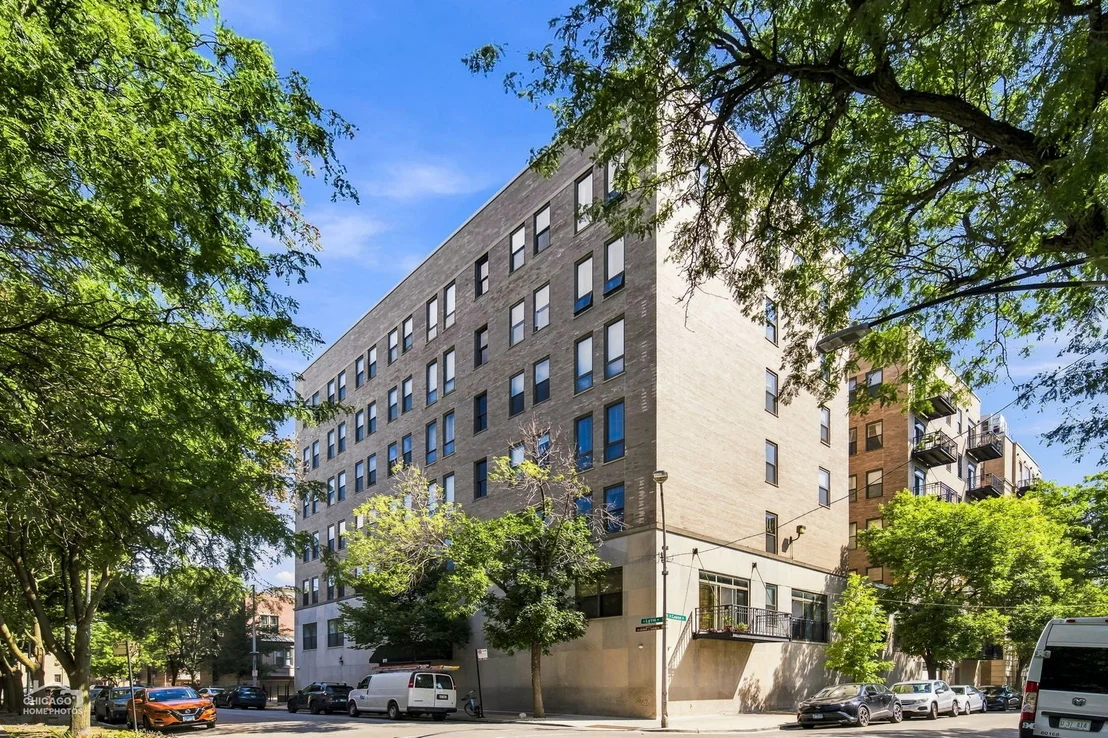 Photo of Unit 502 at 811 S Lytle Street