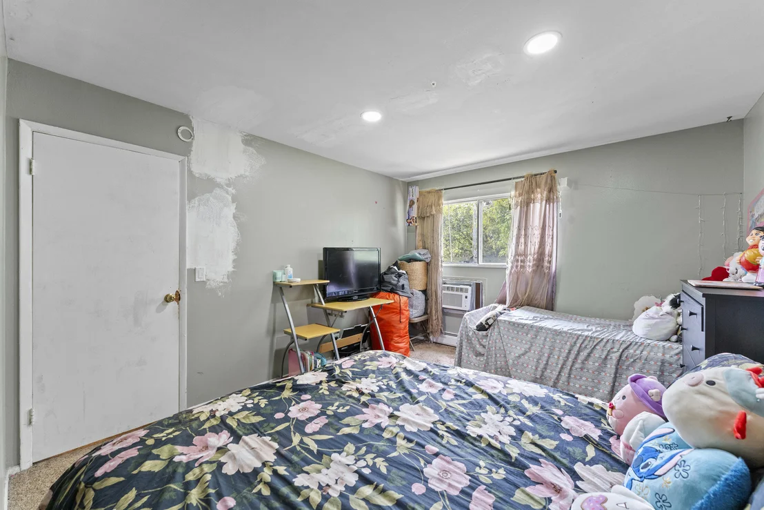Photo of Unit 14 at 2504 Algonquin Road