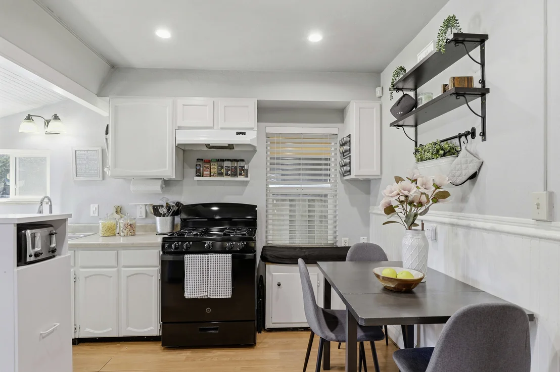 Photo of 827 Central Avenue