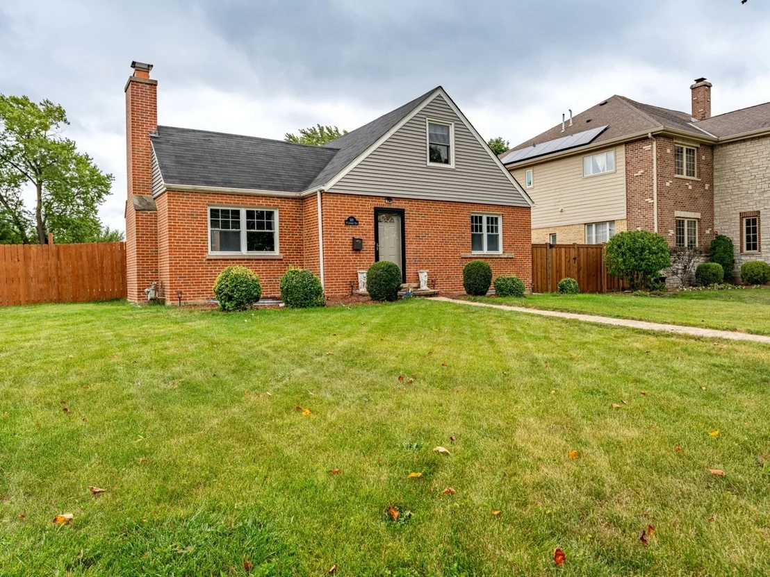 Photo of 301 W Lonnquist Boulevard