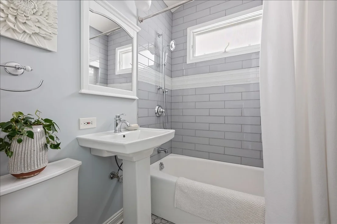 Photo of 1332 W School Street