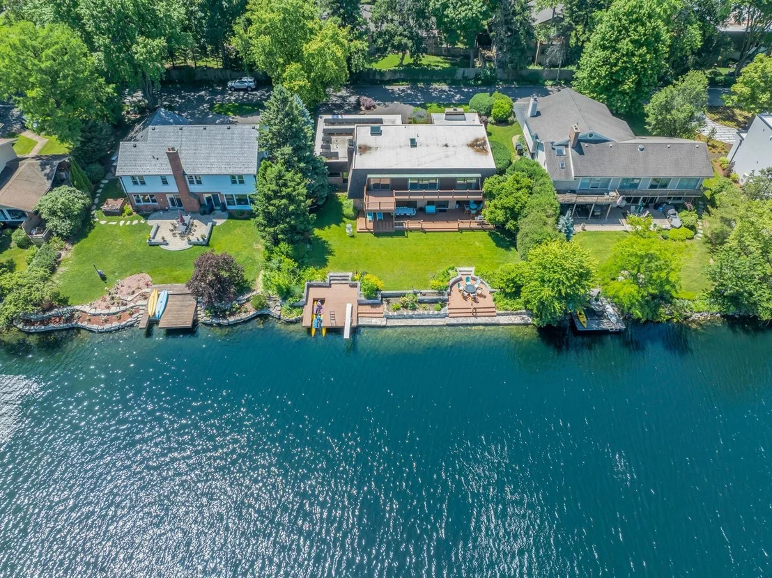 Photo of 2036 Valley Lo Lane