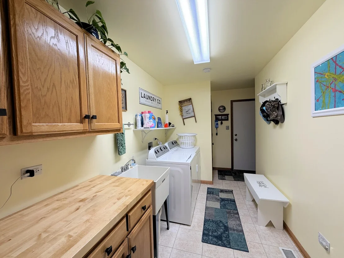 Photo of 1425 Argyle Lane N