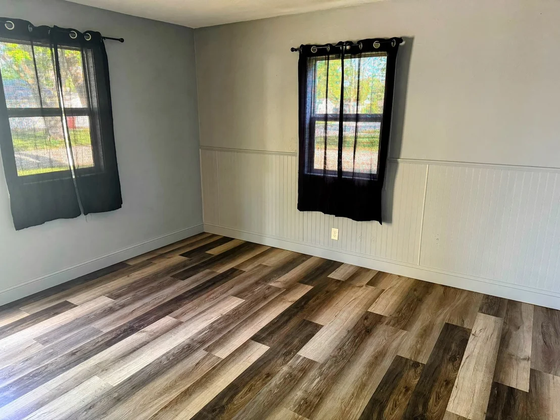 Photo of 1320 Hedge Road