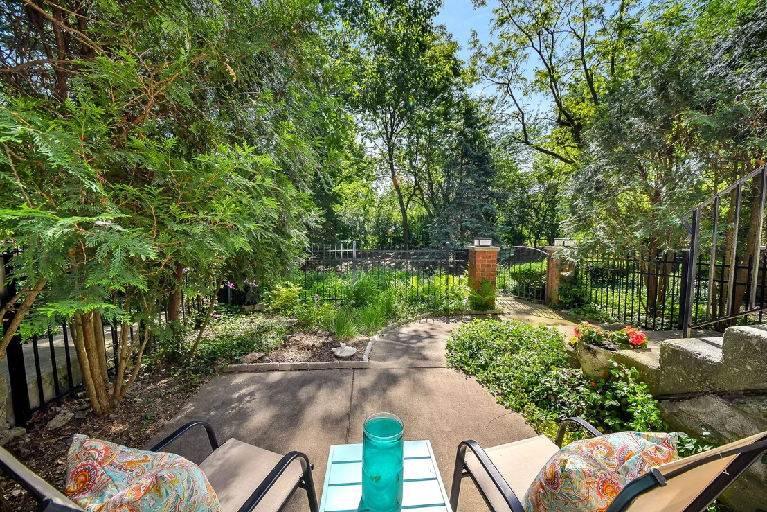 Photo of 834 Shandrew Drive