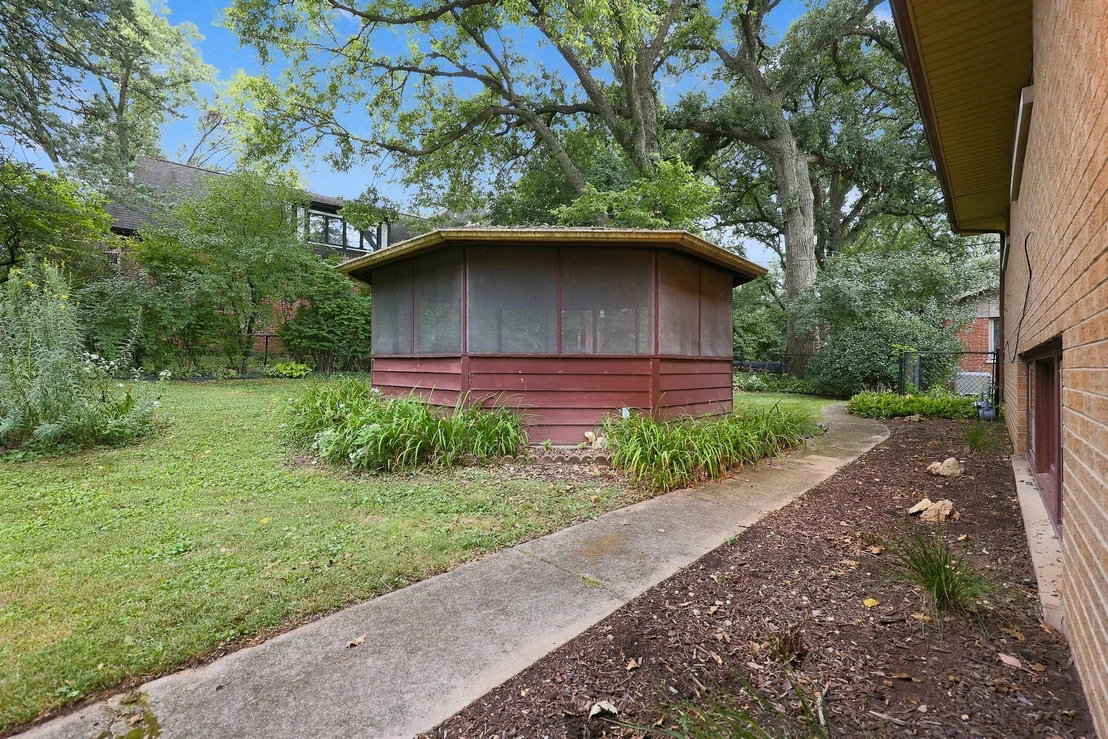 Photo of 853 Edgewater Drive