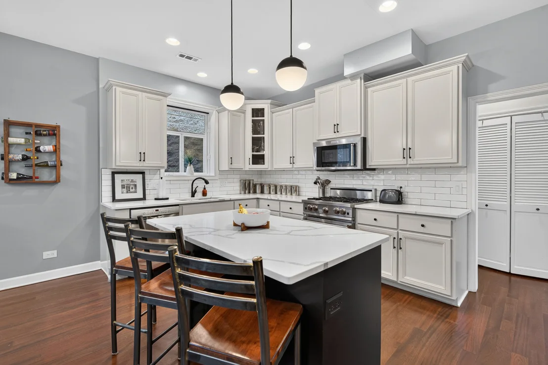 Photo of Unit 2 at 1320 W Grenshaw Street