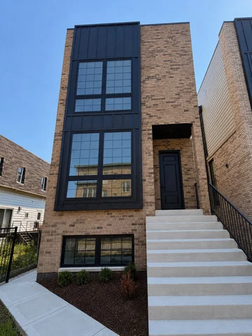 Photo of 515 W 28th Place