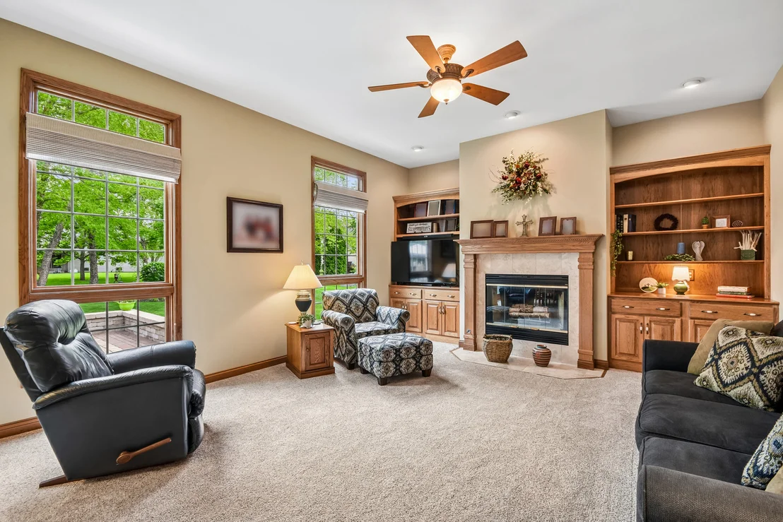 Photo of 1041 Lakeview Drive