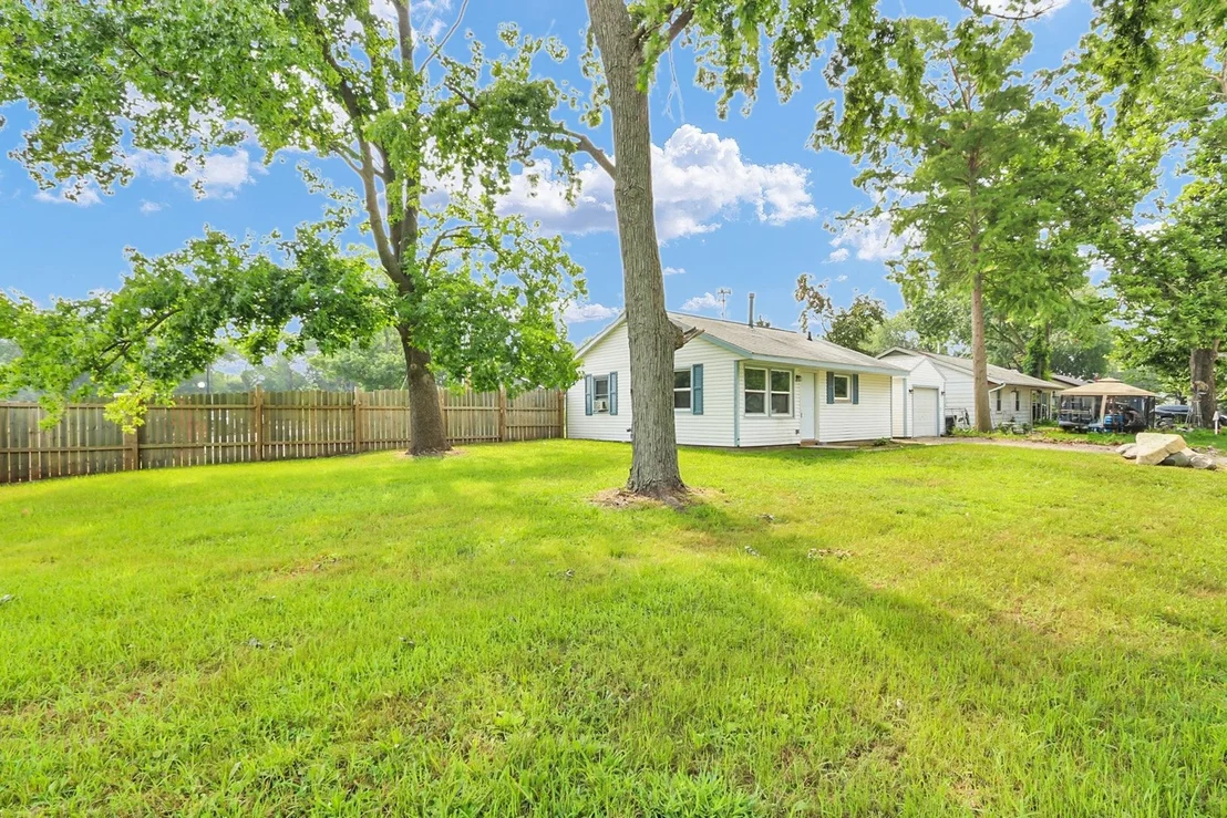Photo of 1408 Hedge Road