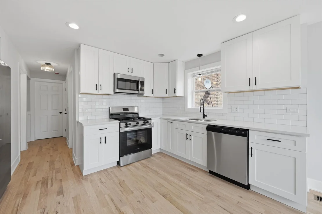 Photo of 1749 W 75th Place
