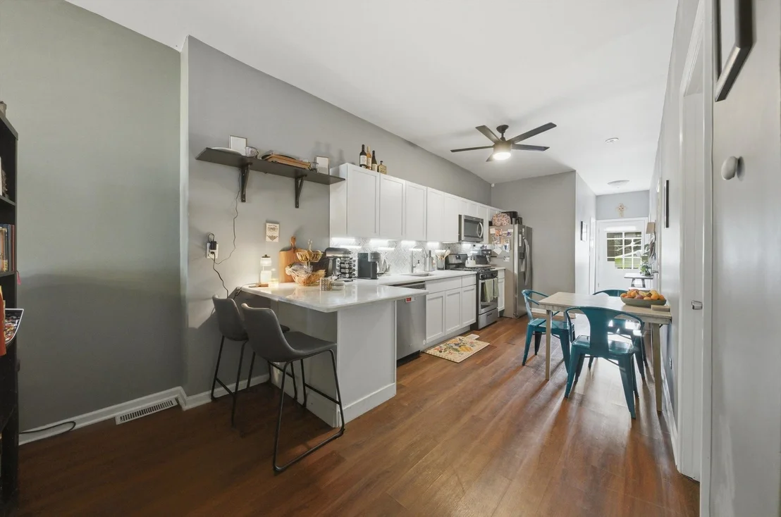 Photo of 437 W 44th Place