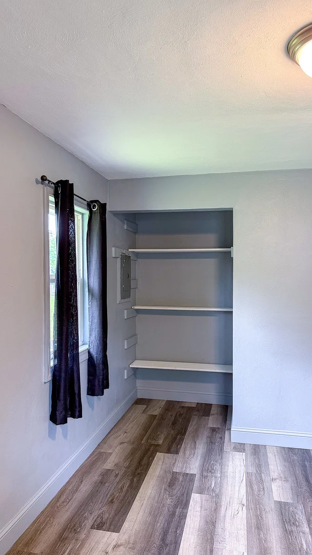 Photo of 1320 Hedge Road