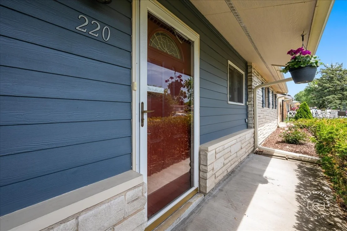 Photo of 220 Edgehill Drive