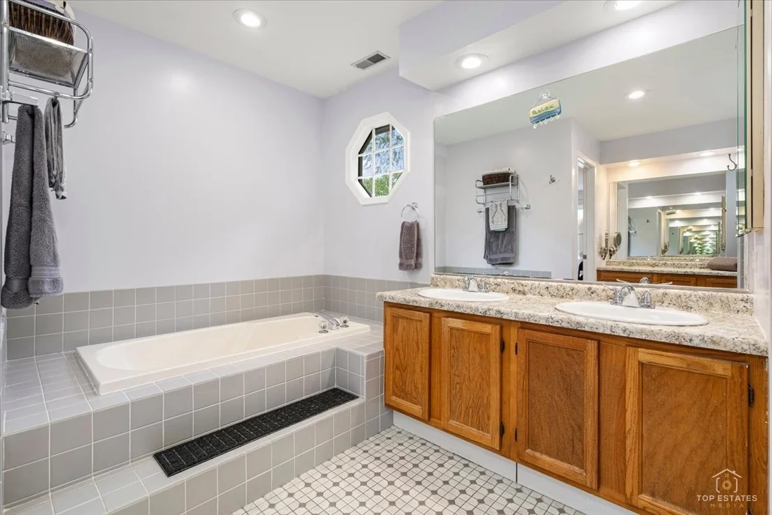 Photo of 705 Gregor Lane