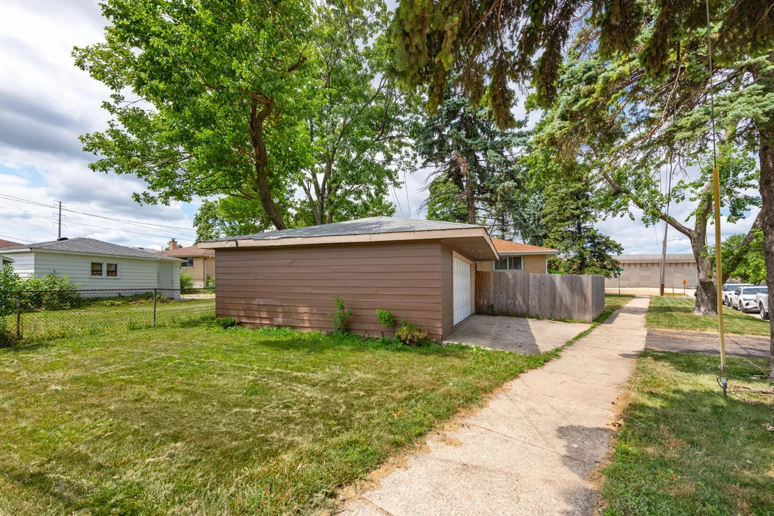 Photo of 1015 W Victoria Avenue