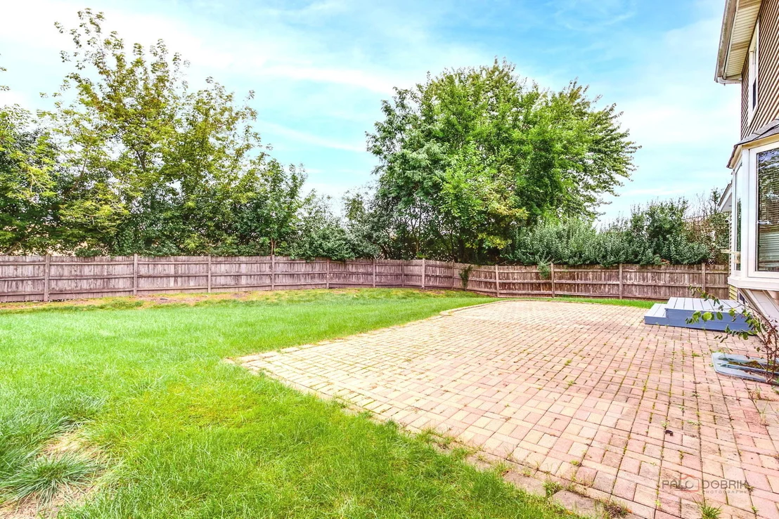 Photo of 562 Applegate Lane