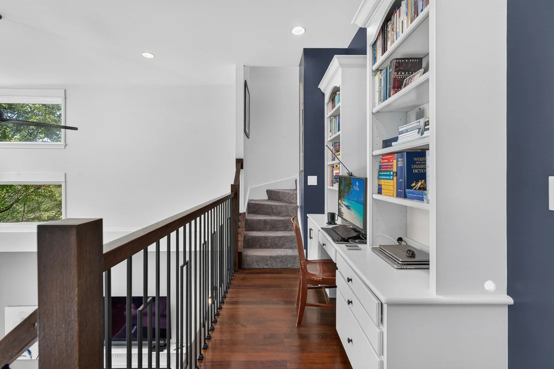 Photo of Unit 2 at 1320 W Grenshaw Street