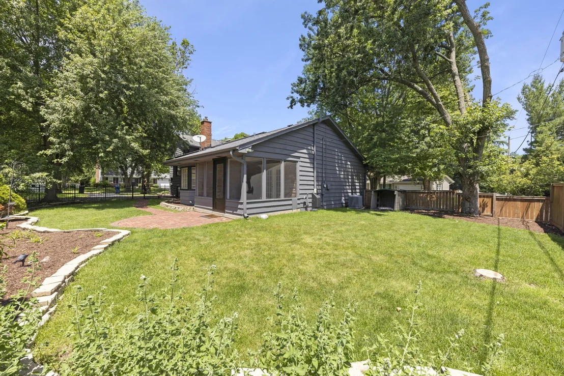 Photo of 212 Tamarack Avenue