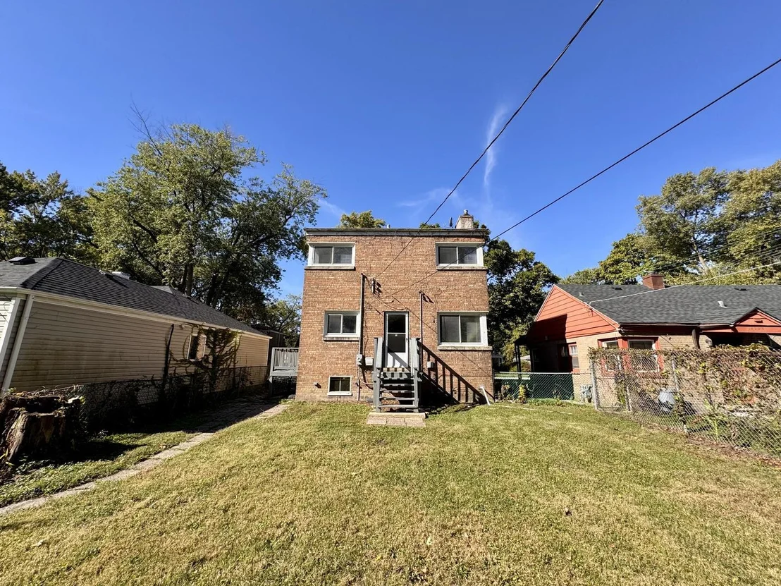 Photo of 16727 Head Avenue