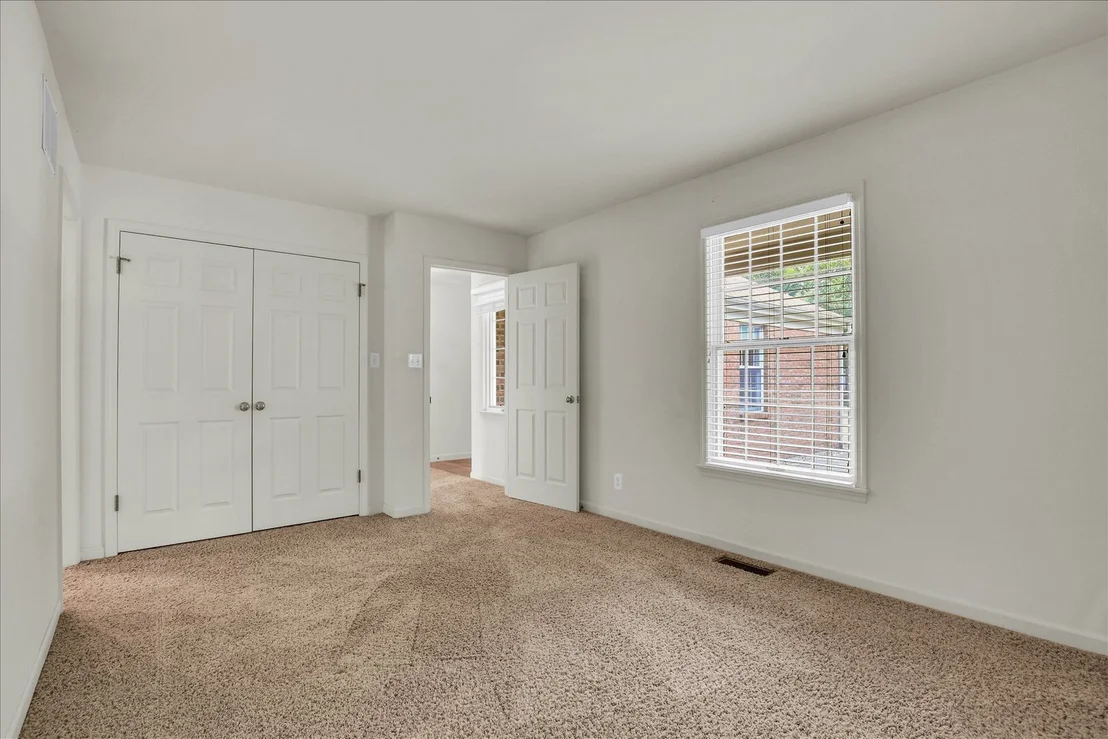 Photo of Unit B at 1501 Broadmoor Drive