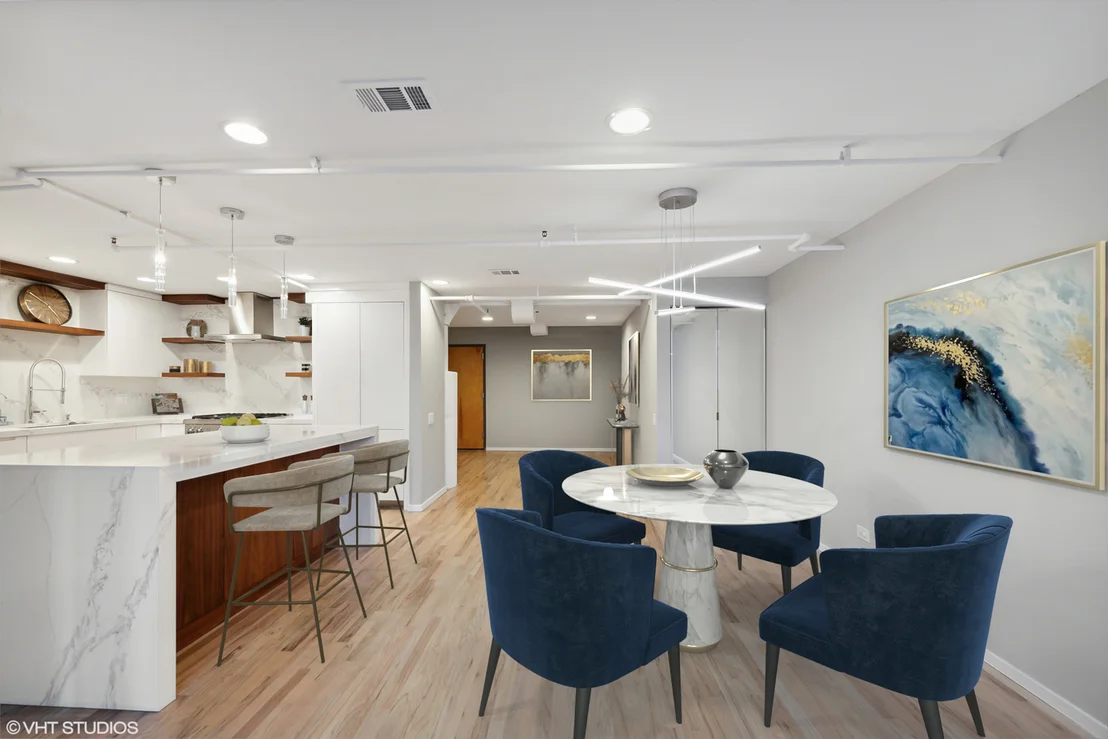 Photo of Unit 513 at 1000 W WASHINGTON Boulevard