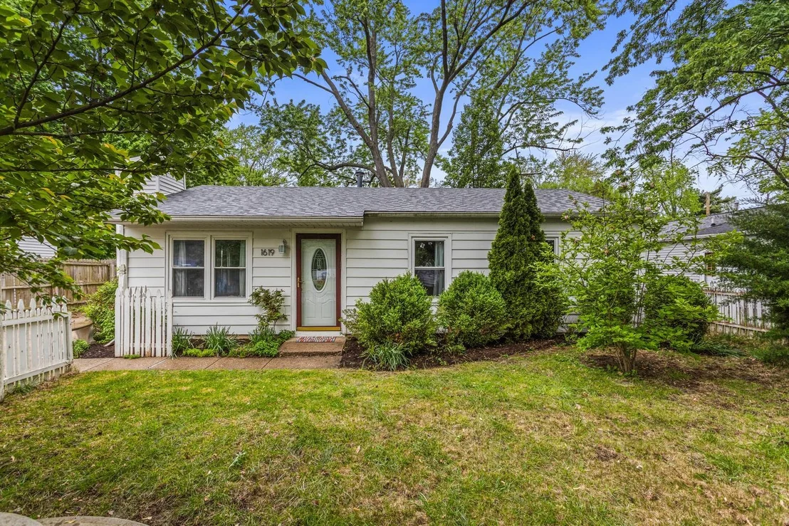 Photo of 1619 Clover Lane